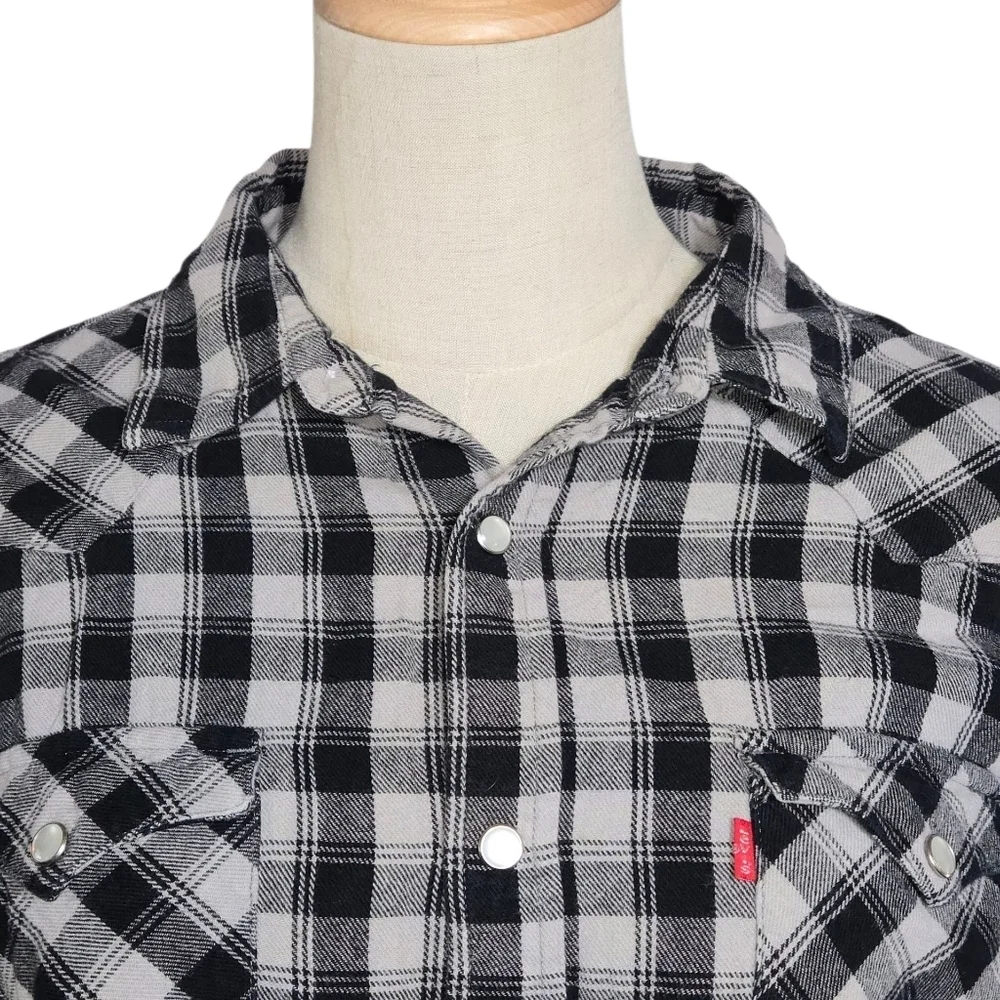 Levi's Black and Gray Checked Light Flannel Button Down Shirt